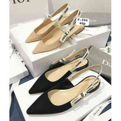 Chaussure élégante et classe Dior pour femme chic BQDS00080 Mode Femme 16 000 FCFA Chaussure élégante et classe Dior pour femme chic BQDS00080 Mode Femme 16 000 FCFA