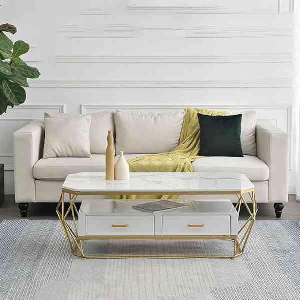 Table basse avec motif de marbre blanc et jambes en métal doré à 2 niveaux