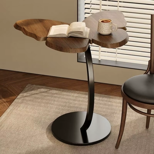 Petite table d'appoint nordique moderne en bois