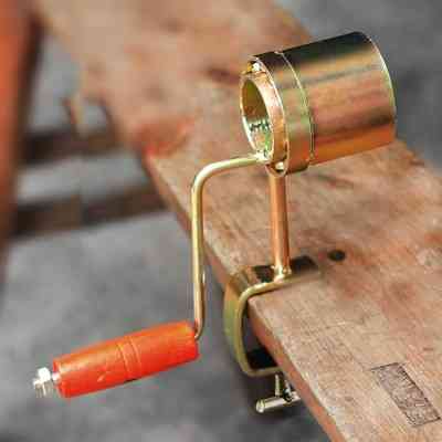 Égreneuse à Maïs Manuelle à Manivelle – Éplucheuse et Batteuse de Maïs en Acier DS0004 Electroménager & Entretien 6 000 FCFA Égreneuse à Maïs Manuelle à Manivelle – Éplucheuse et Batteuse de Maïs en Acier DS0004 Electroménager & Entretien 6 000 FCFA